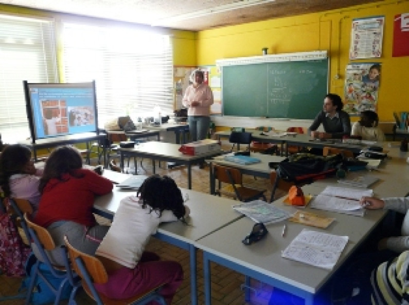 Actividade desenvolvida nas escolas do Concelho “Vamos aprender com o Arquivo” Actividade desenvolvida nas escolas do Concelho “Vamos aprender com o Arquivo”