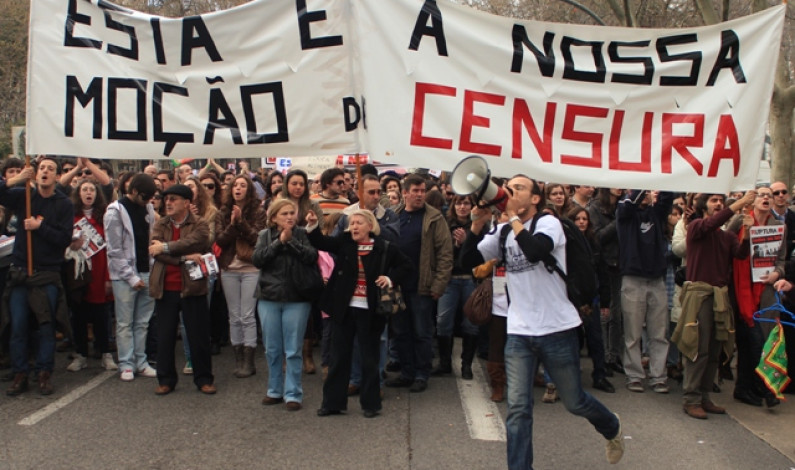 OS DESEMPRECÁRIOS OS DESEMPRECÁRIOS