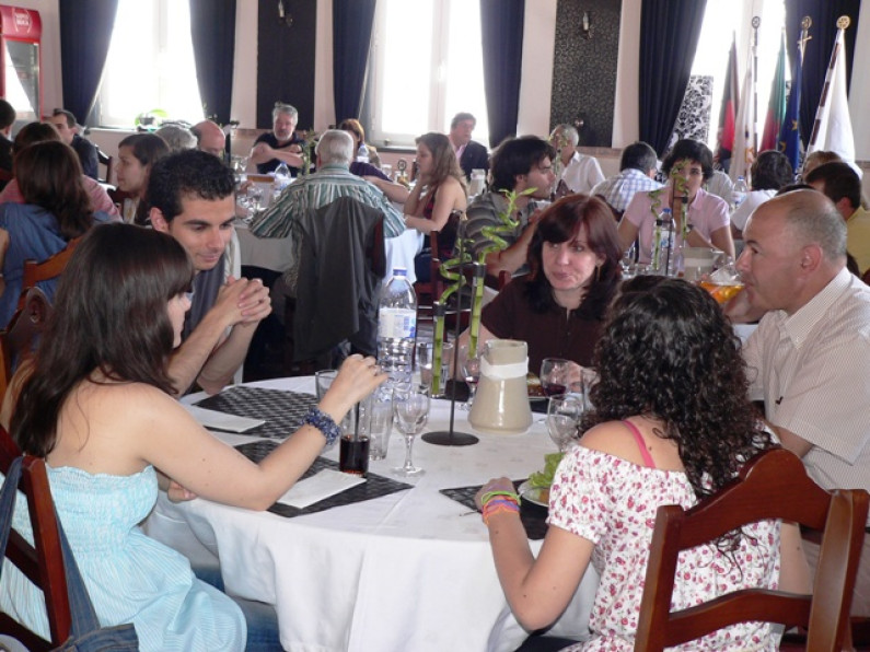 Almoço com alunos premiados pelo Rotary Club do Barreiro com “Campos de Férias” na Europa Almoço com alunos premiados pelo Rotary Club do Barreiro com “Campos de Férias” na Europa