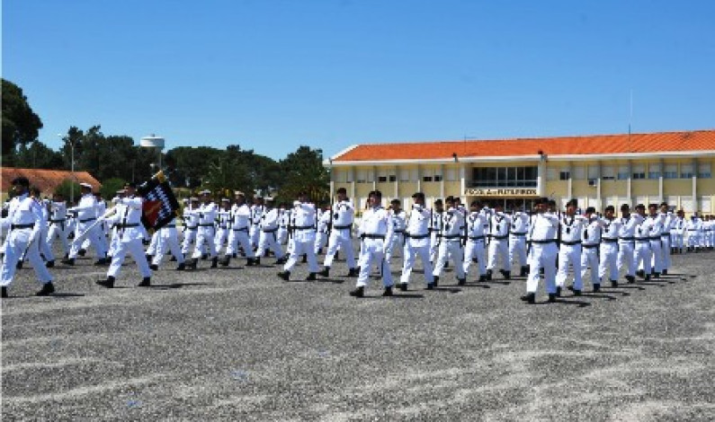 COMEMORAÇÕES DOS 50 ANOS DA ESCOLA DE FUZILEIROS COMEMORAÇÕES DOS 50 ANOS DA ESCOLA DE FUZILEIROS