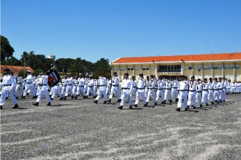 COMEMORAÇÕES DOS 50 ANOS DA ESCOLA DE FUZILEIROS COMEMORAÇÕES DOS 50 ANOS DA ESCOLA DE FUZILEIROS