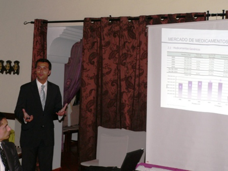 “Patentes versus medicamentos genéricos” “Patentes versus medicamentos genéricos”