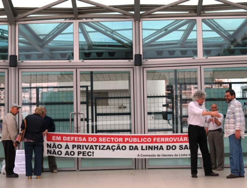 É PRECISO DIZER NÃO À PRIVATIZAÇÃO DA LINHA DO SADO É PRECISO DIZER NÃO À PRIVATIZAÇÃO DA LINHA DO SADO