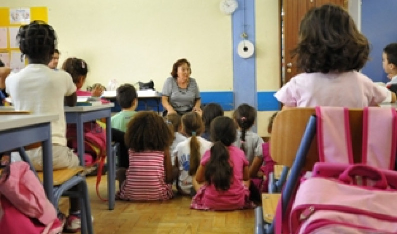 MÊS SÉNIOR 2011 VAI ÀS ESCOLAS MÊS SÉNIOR 2011 VAI ÀS ESCOLAS