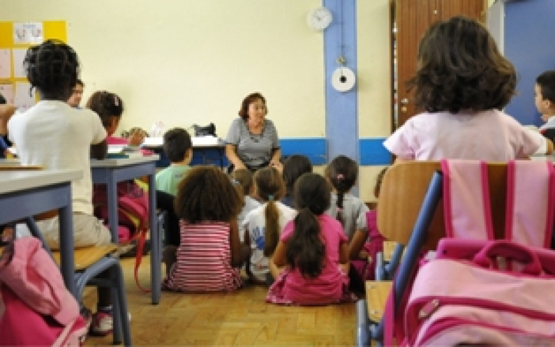MÊS SÉNIOR 2011 VAI ÀS ESCOLAS MÊS SÉNIOR 2011 VAI ÀS ESCOLAS