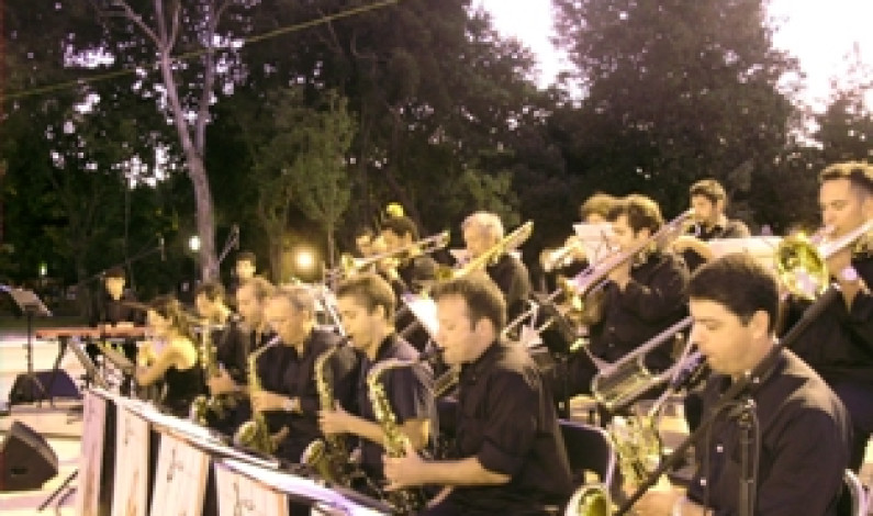 Big Band da Escola de Jazz do Barreiro, dá concerto nas oficinas da EMEF do Barreiro! Big Band da Escola de Jazz do Barreiro, dá concerto nas oficinas da EMEF do Barreiro!