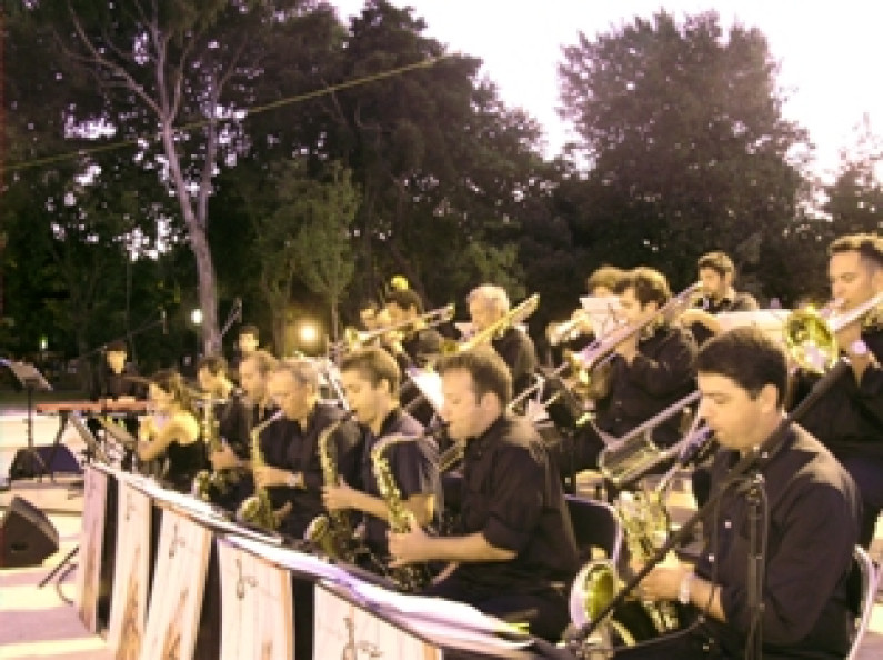 Big Band da Escola de Jazz do Barreiro, dá concerto nas oficinas da EMEF do Barreiro! Big Band da Escola de Jazz do Barreiro, dá concerto nas oficinas da EMEF do Barreiro!