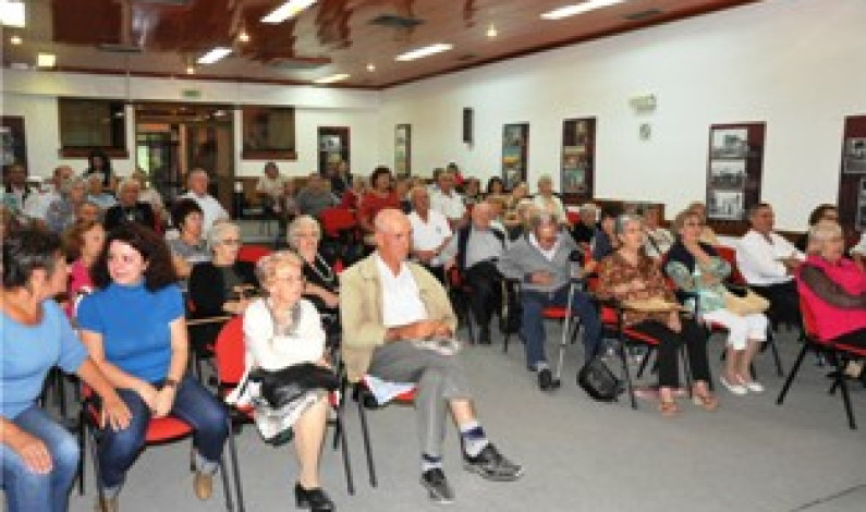 “Cantigas e Memórias do Nosso Tempo” animaram Mês Sénior 2011 “Cantigas e Memórias do Nosso Tempo” animaram Mês Sénior 2011