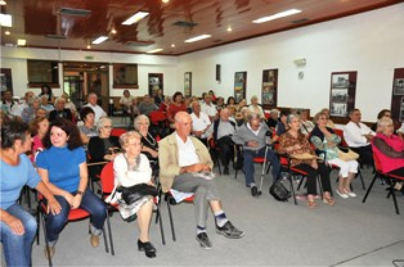 “Cantigas e Memórias do Nosso Tempo” animaram Mês Sénior 2011 “Cantigas e Memórias do Nosso Tempo” animaram Mês Sénior 2011
