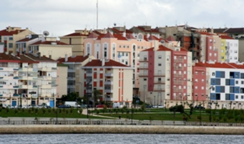 Juntas de Freguesias do Barreiro, manifestam a sua preocupação e indignação com actual Reforma da Administração Local Juntas de Freguesias do Barreiro, manifestam a sua preocupação e indignação com actual Reforma da Administração Local