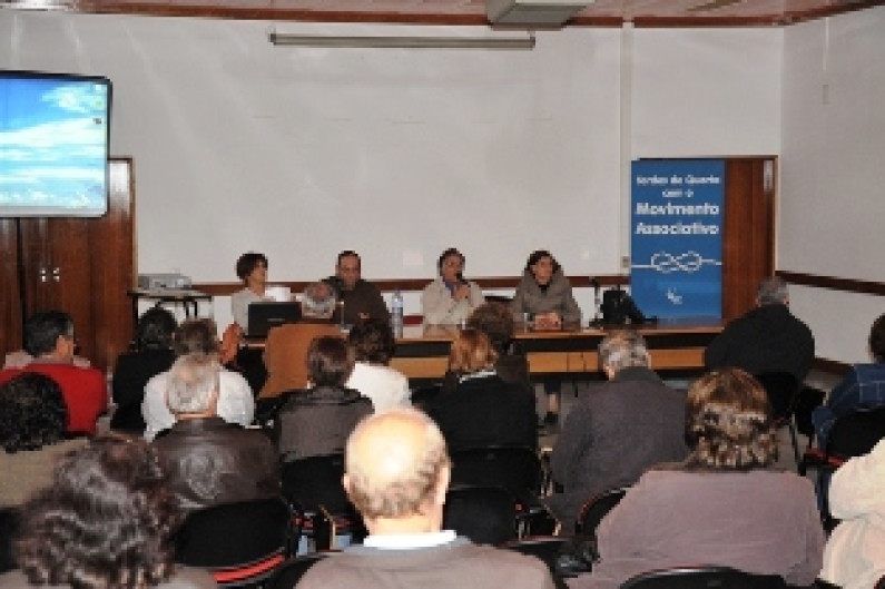Durante o mês de Novembro Sessão “Internet e Páginas Sociais” encerra ciclo “Tardes de Quarta com o Movimento Associativo” Durante o mês de Novembro Sessão “Internet e Páginas Sociais” encerra ciclo “Tardes de Quarta com o Movimento Associativo”