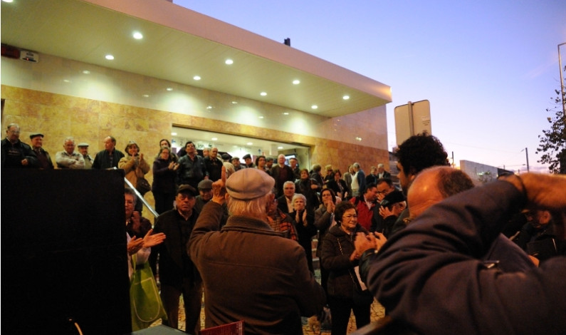 Utentes da Linha do Sado, protestam na Baixa da Banheira Utentes da Linha do Sado, protestam na Baixa da Banheira