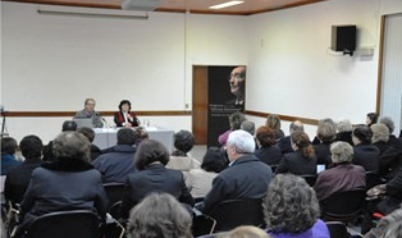 Todos os escritores são diferentes” mas “Saramago é mais diferente do que os outros” Todos os escritores são diferentes” mas “Saramago é mais diferente do que os outros”