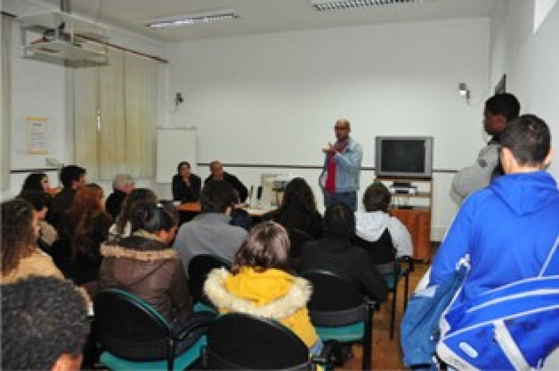Roteiro das Freguesias Executivo Municipal iniciou ontem CONTACTOS com agentes económicos e sociais do Barreiro Roteiro das Freguesias Executivo Municipal iniciou ontem CONTACTOS com agentes económicos e sociais do Barreiro
