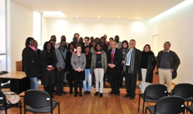 Alunos angolanos a residir no Barreiro são recebidos pelo Presidente da CMB Alunos angolanos a residir no Barreiro são recebidos pelo Presidente da CMB