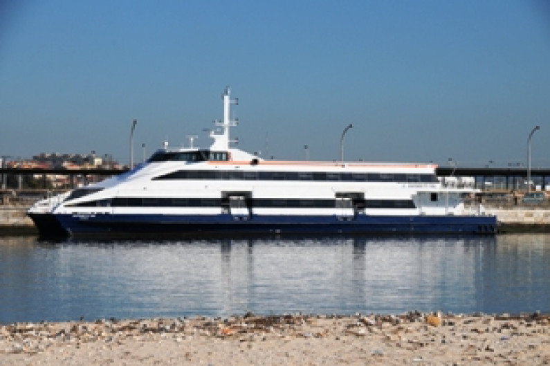 Governo continua a aplicar o seu plano de redução do serviço público de transportes Governo continua a aplicar o seu plano de redução do serviço público de transportes