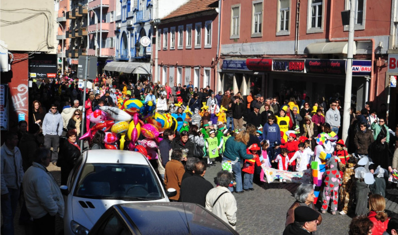 Alunos encheram “ruas do Barreiro de cor e alegria” Alunos encheram “ruas do Barreiro de cor e alegria”