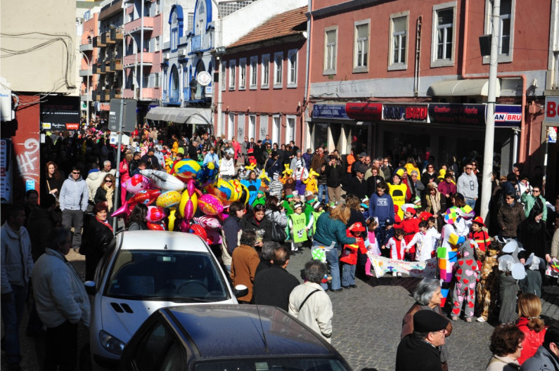 Alunos encheram “ruas do Barreiro de cor e alegria” Alunos encheram “ruas do Barreiro de cor e alegria”