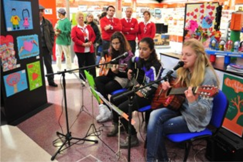 “Os Afetos” em exposição no hipermercado Continente do Barreiro até 17 de fevereiro “Os Afetos” em exposição no hipermercado Continente do Barreiro até 17 de fevereiro