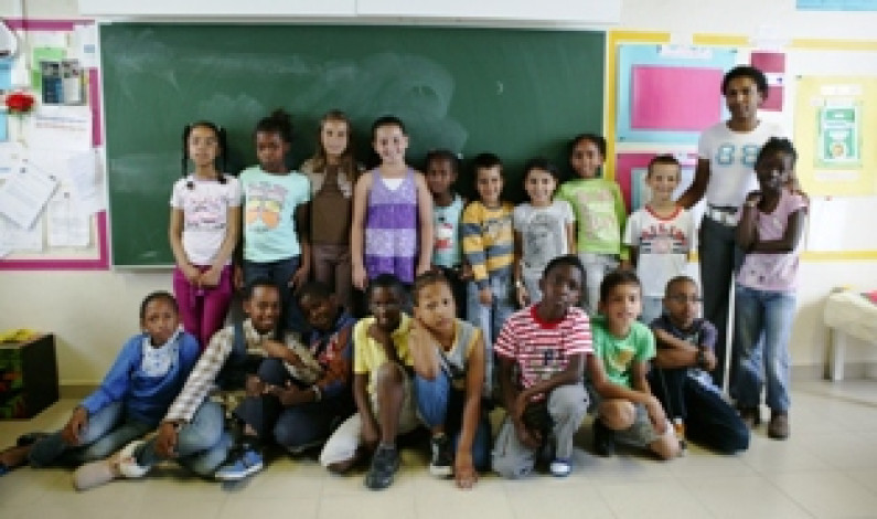 Na Biblioteca do Vale da Amoreira: Turma Bilingue e Quilombolas convidados da 2ª Assembleia Pública “Cidadania Global” Na Biblioteca do Vale da Amoreira: Turma Bilingue e Quilombolas convidados da 2ª Assembleia Pública “Cidadania Global”