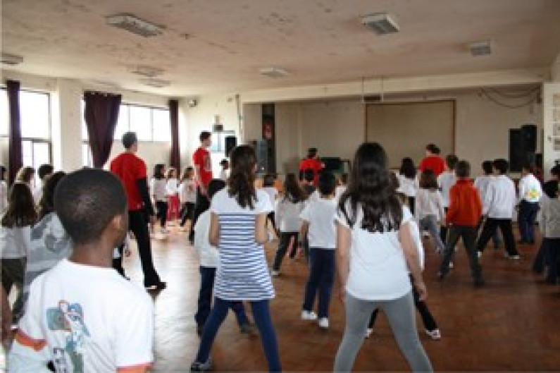 BEM-VINDO AO MUNDO DA DANÇA ALUNOS DO 1º CICLO DE PALHAIS APRENDEM A DANÇAR O CHA CHA CHA BEM-VINDO AO MUNDO DA DANÇA ALUNOS DO 1º CICLO DE PALHAIS APRENDEM A DANÇAR O CHA CHA CHA