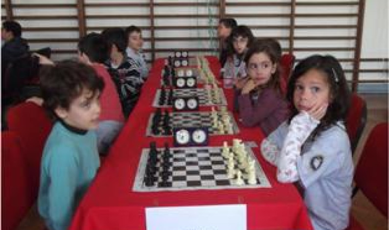 Xadrezistas barreirenses preenchem pódios de Distritais de Jovens em Semi-Rápidas Xadrezistas barreirenses preenchem pódios de Distritais de Jovens em Semi-Rápidas