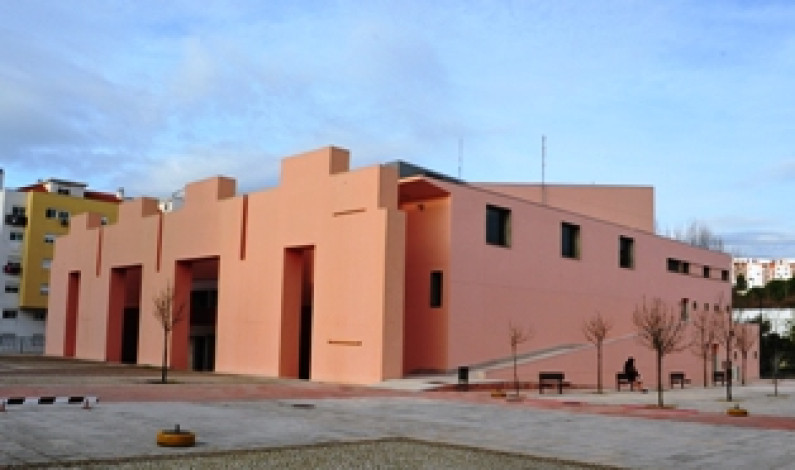 Visita Orientada à Exposição “Retrospetiva AUGUSTO CABRITA” Visita Orientada à Exposição “Retrospetiva AUGUSTO CABRITA”