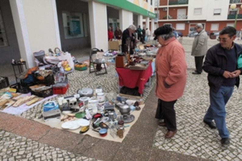 Feira de Antiguidades e Velharias anima Largo do Mercado na Moita Feira de Antiguidades e Velharias anima Largo do Mercado na Moita
