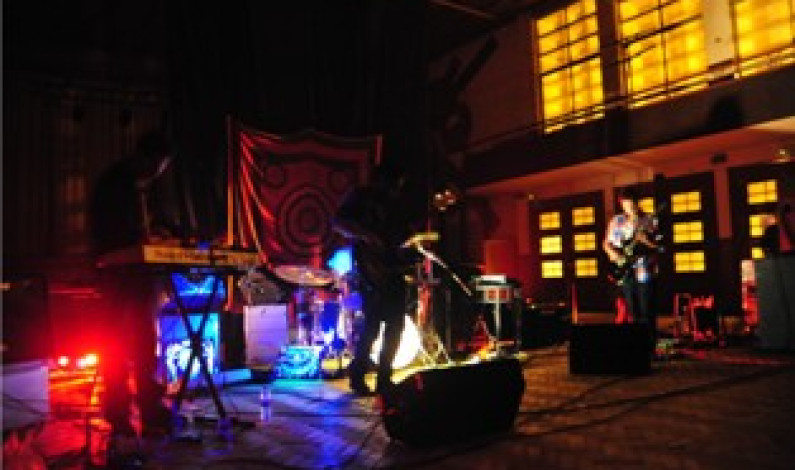 15ENA DA JUVENTUDE’13 Rock Alterativo na primeira noite 15ENA DA JUVENTUDE’13 Rock Alterativo na primeira noite