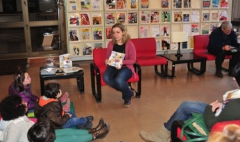 ATÉ 23 DE ABRIL – BIBLIOTECA CONVIDA  “A Fada Iris” e a “Lagartinha Comilona” divertem crianças ATÉ 23 DE ABRIL – BIBLIOTECA CONVIDA  “A Fada Iris” e a “Lagartinha Comilona” divertem crianças