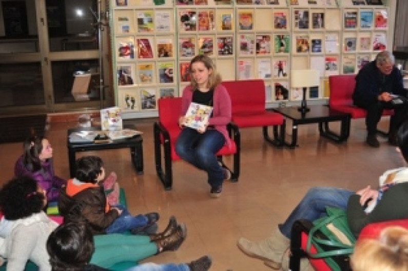ATÉ 23 DE ABRIL – BIBLIOTECA CONVIDA  “A Fada Iris” e a “Lagartinha Comilona” divertem crianças ATÉ 23 DE ABRIL – BIBLIOTECA CONVIDA  “A Fada Iris” e a “Lagartinha Comilona” divertem crianças