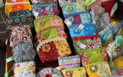 Moita Artesãos locais na Feira de Artesanato “Artes e Talentos” Moita Artesãos locais na Feira de Artesanato “Artes e Talentos”