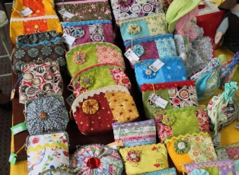 Moita Artesãos locais na Feira de Artesanato “Artes e Talentos” Moita Artesãos locais na Feira de Artesanato “Artes e Talentos”