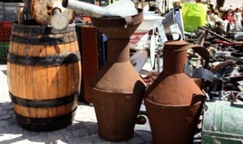 Na Moita Feira de Antiguidades e Velharias anima Largo do Mercado Na Moita Feira de Antiguidades e Velharias anima Largo do Mercado