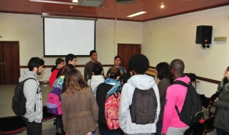 ATÉ 23 DE ABRIL – BIBLIOTECA CONVIDA  Escola de Surf para breve no Barreiro ATÉ 23 DE ABRIL – BIBLIOTECA CONVIDA  Escola de Surf para breve no Barreiro