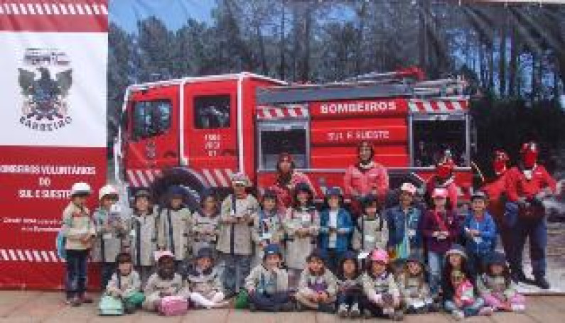 Bombeiros Voluntários do Sul e Sueste marcam presença na XII Feira Pedagógica do Barreiro Bombeiros Voluntários do Sul e Sueste marcam presença na XII Feira Pedagógica do Barreiro