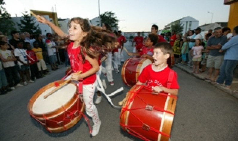 “Tocá Rufar” inicia oficinas de percussão no Centro de Experimentação Artística – Vale da Amoreira “Tocá Rufar” inicia oficinas de percussão no Centro de Experimentação Artística – Vale da Amoreira