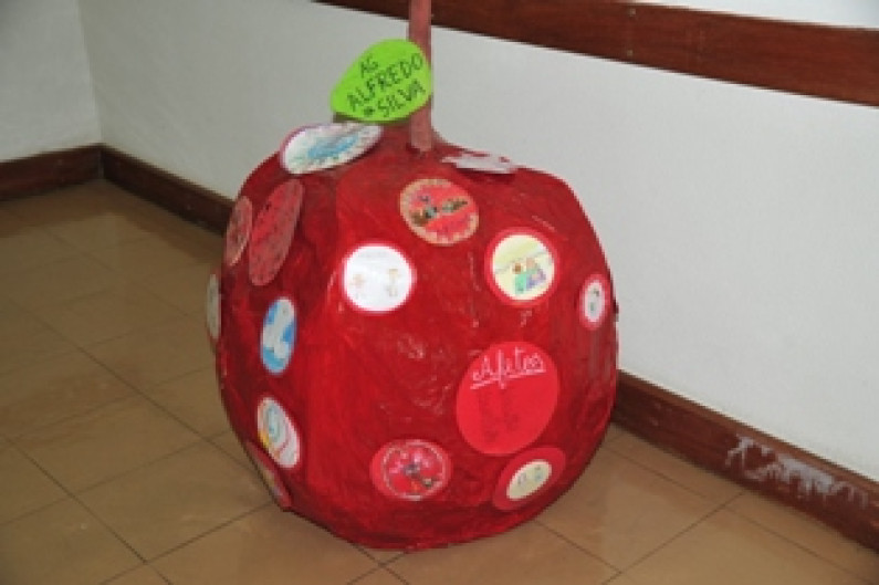 “A Maçã dos afetos” Patente na Biblioteca Municipal do Barreiro “A Maçã dos afetos” Patente na Biblioteca Municipal do Barreiro