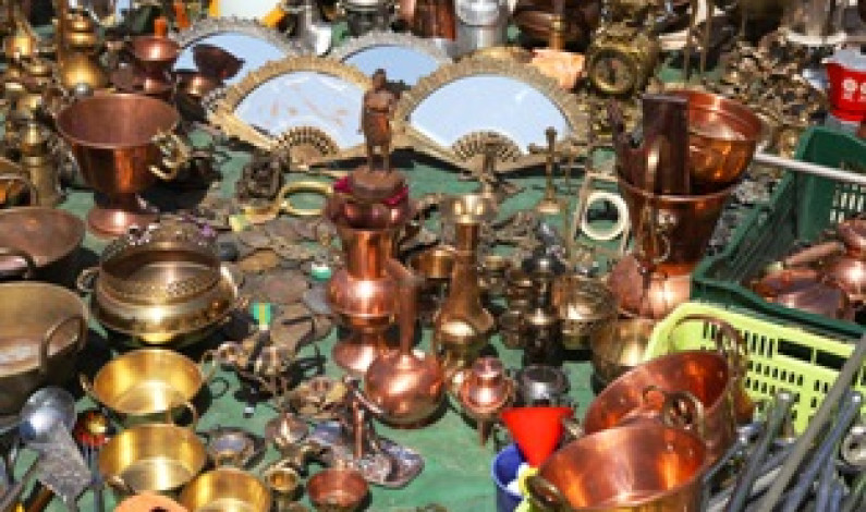 Na Moita Dias 11 e 25 de outubro: Feira de Antiguidades e Velharias Na Moita Dias 11 e 25 de outubro: Feira de Antiguidades e Velharias