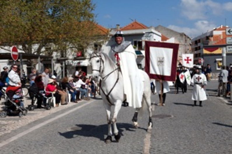 “Alhos Vedros Através do Tempos”: Cortejo Histórico Etnográfico juntou 500 figurantes “Alhos Vedros Através do Tempos”: Cortejo Histórico Etnográfico juntou 500 figurantes