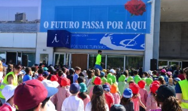 Mexe-te uma Beca – Escolas em Movimento” 1500 alunos participaram na iniciativa Mexe-te uma Beca – Escolas em Movimento” 1500 alunos participaram na iniciativa