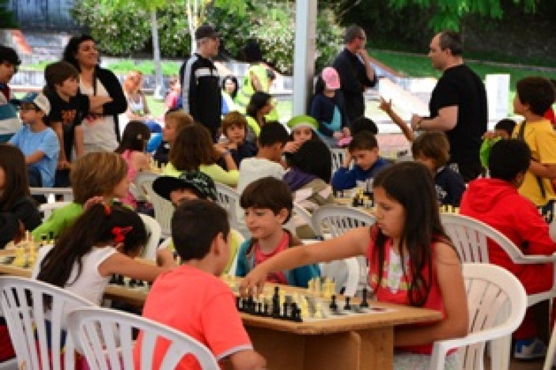 “Fidalguinhos A” e Quinta Nova da Telha vencem Interescolas de Xadrez 2014 “Fidalguinhos A” e Quinta Nova da Telha vencem Interescolas de Xadrez 2014