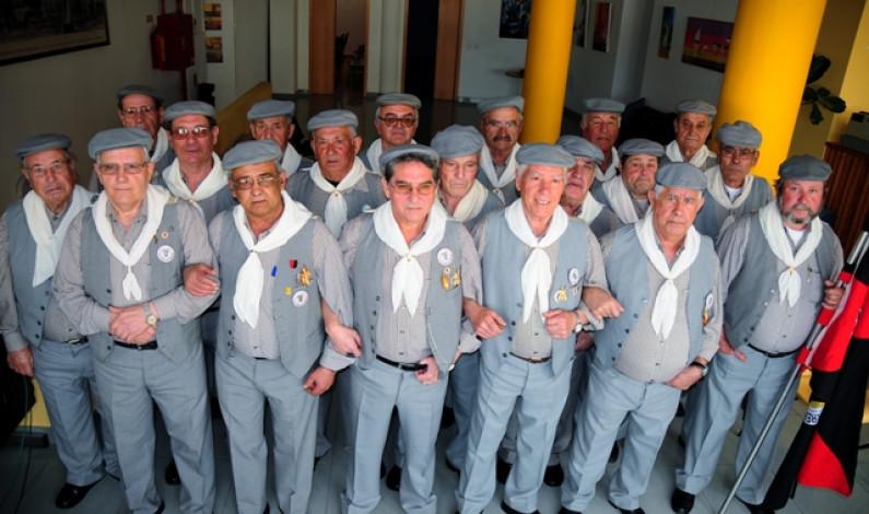 O Grupo Coral “ Amigos do Barreiro”  38 Anos a Cantar o Alentejo O Grupo Coral “ Amigos do Barreiro”  38 Anos a Cantar o Alentejo