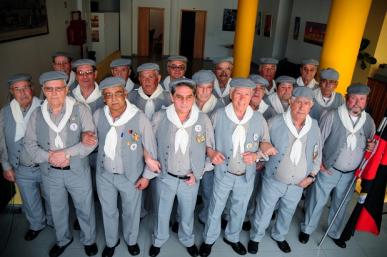 O Grupo Coral “ Amigos do Barreiro”  38 Anos a Cantar o Alentejo O Grupo Coral “ Amigos do Barreiro”  38 Anos a Cantar o Alentejo