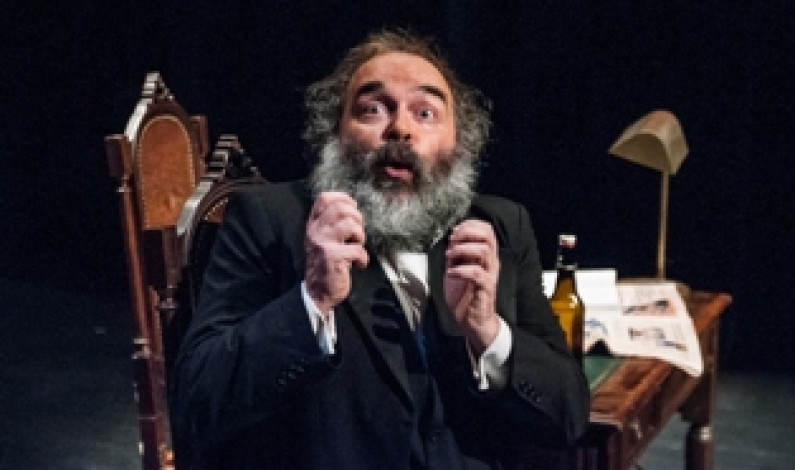 Teatro: “Marx na Baixa” sobe ao palco do Fórum Cultural Teatro: “Marx na Baixa” sobe ao palco do Fórum Cultural