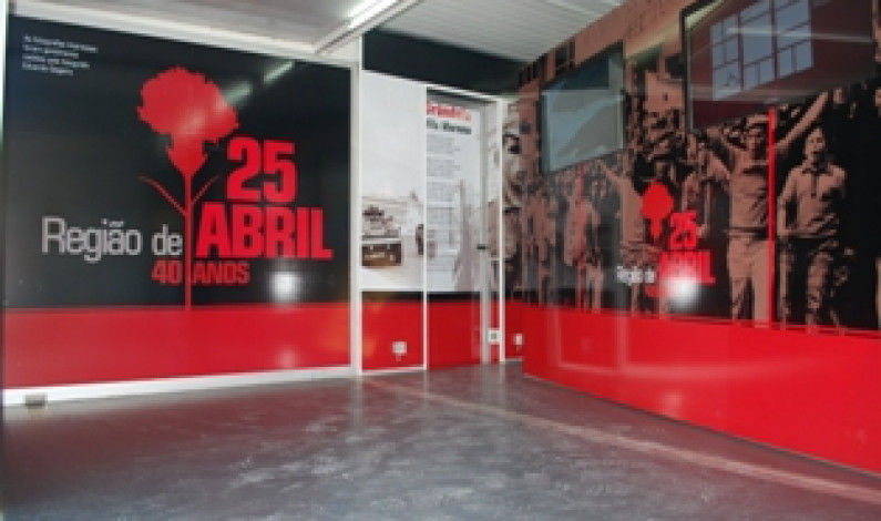 Exposição itinerante da AMRS “40 Anos do 25 de Abril” passa pelo concelho da Moita Exposição itinerante da AMRS “40 Anos do 25 de Abril” passa pelo concelho da Moita