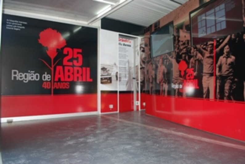 Exposição itinerante da AMRS “40 Anos do 25 de Abril” passa pelo concelho da Moita Exposição itinerante da AMRS “40 Anos do 25 de Abril” passa pelo concelho da Moita