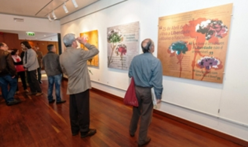 Biblioteca do Vale da Amoreira recebe exposição “Serviço Público em Liberdade” Biblioteca do Vale da Amoreira recebe exposição “Serviço Público em Liberdade”