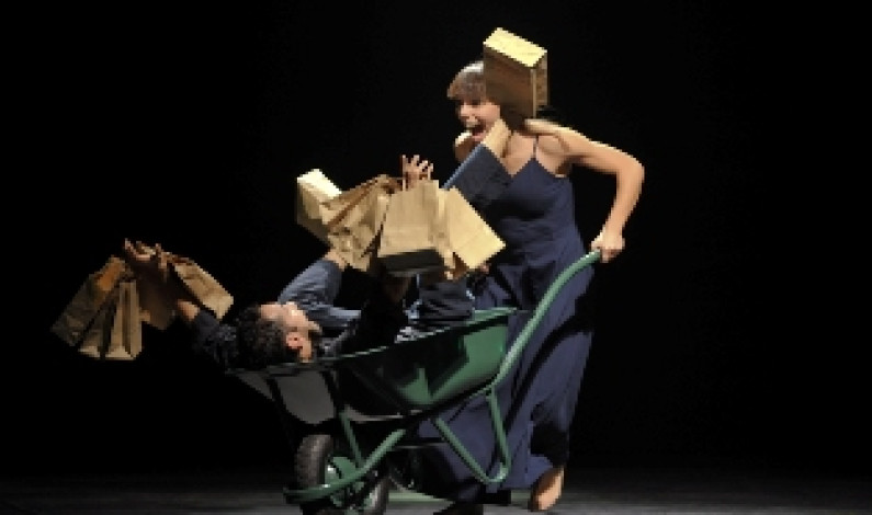 Dança “De Pernas para o Ar” para assistir em família Dança “De Pernas para o Ar” para assistir em família