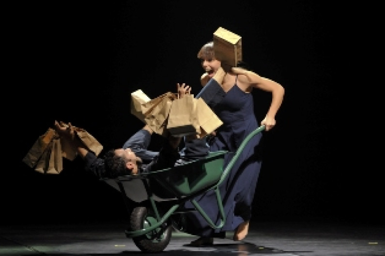 Dança “De Pernas para o Ar” para assistir em família Dança “De Pernas para o Ar” para assistir em família